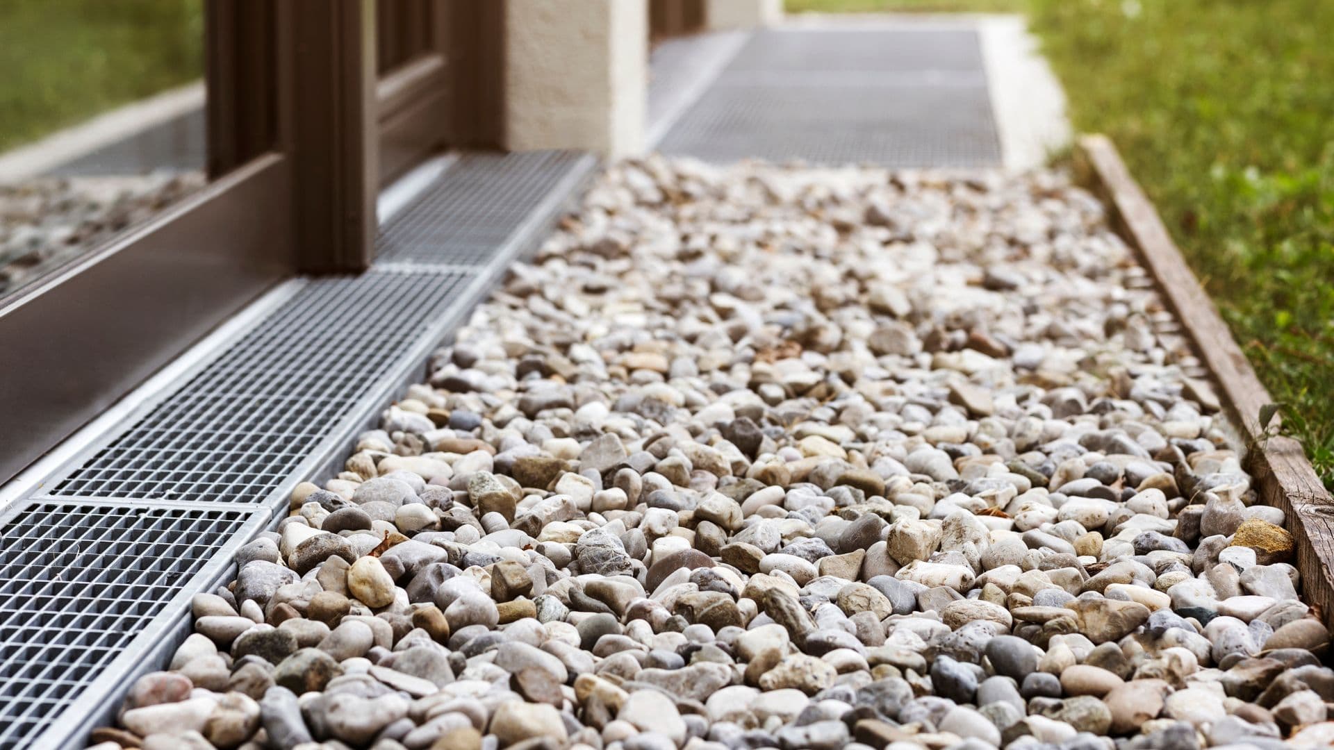 Cross-section diagram of a French drain showing gravel, pipe, and landscape fabric